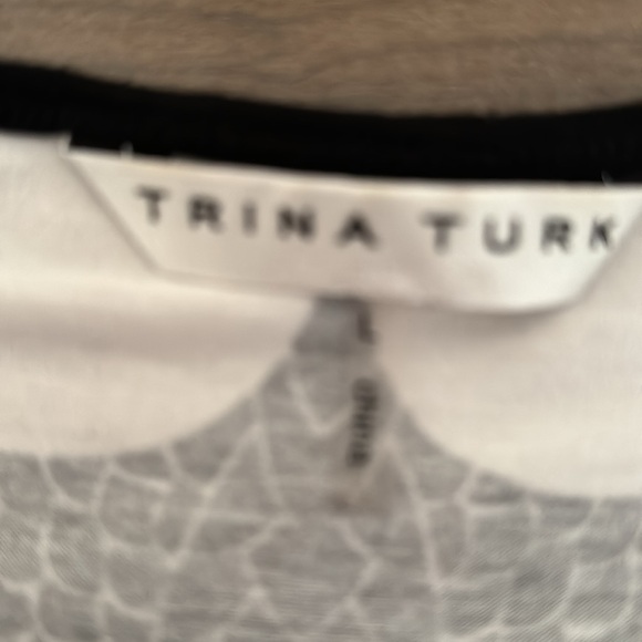 Trina Turk flowy wide sleeve blouse. Size L - Picture 7 of 8